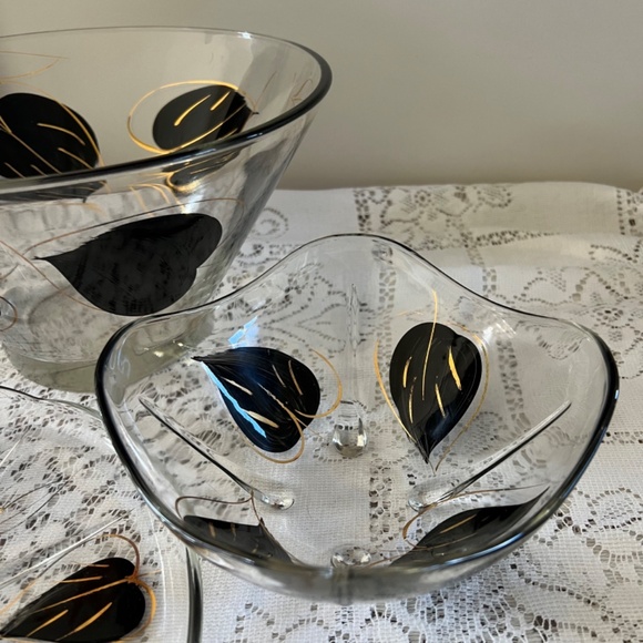 3 Vintage Pieces of Anchor Hocking's 'Enchantware' - Picture 3 of 7